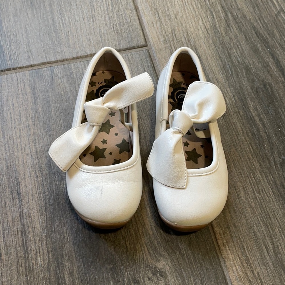 11T formal, white leather shoes cute girl shoe- neutral
